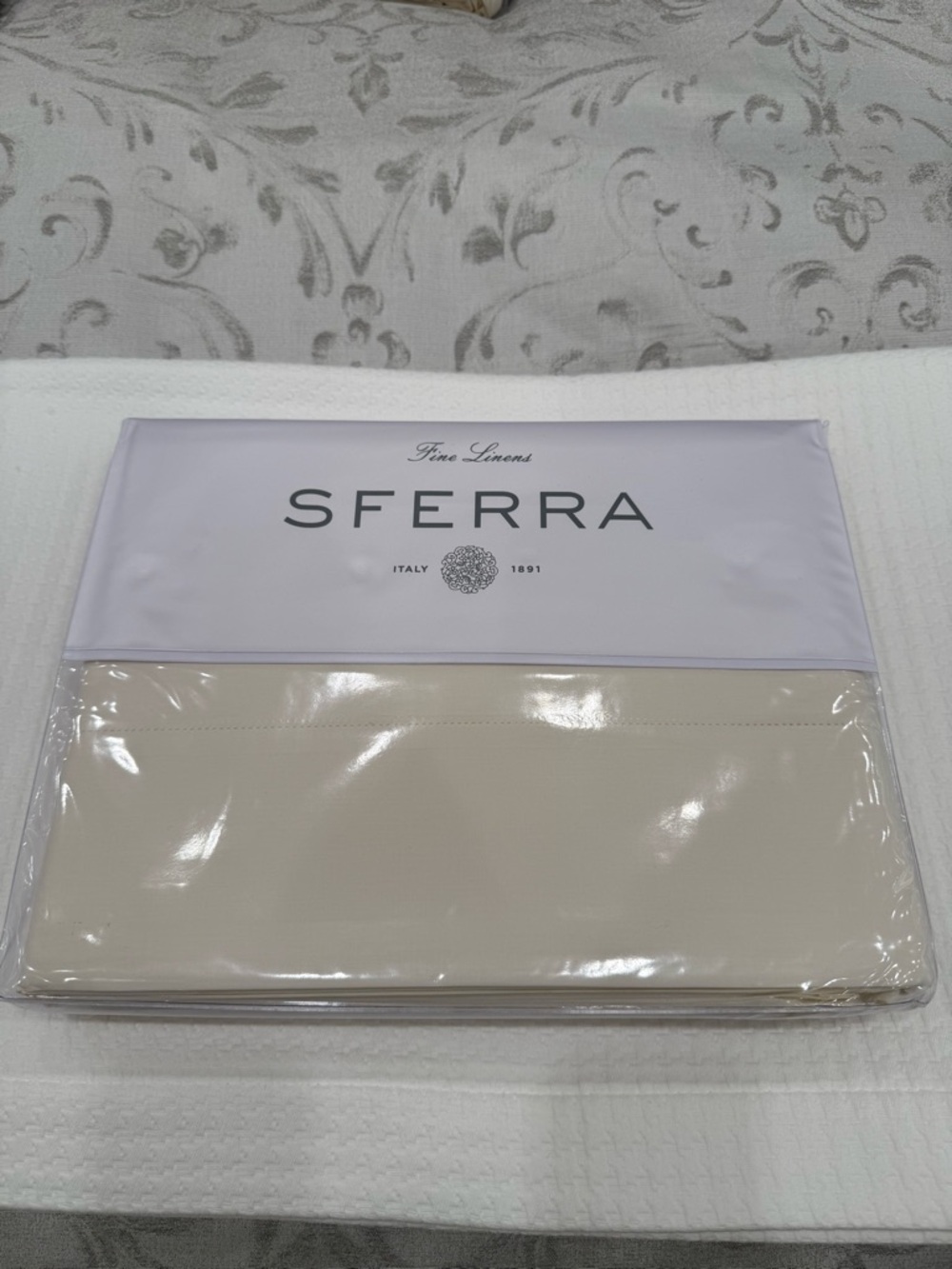 SFERRA DELFINA SATEEN 650 TC KING DUVET SET WITH SHAMS IVORY MADE IN ITALY